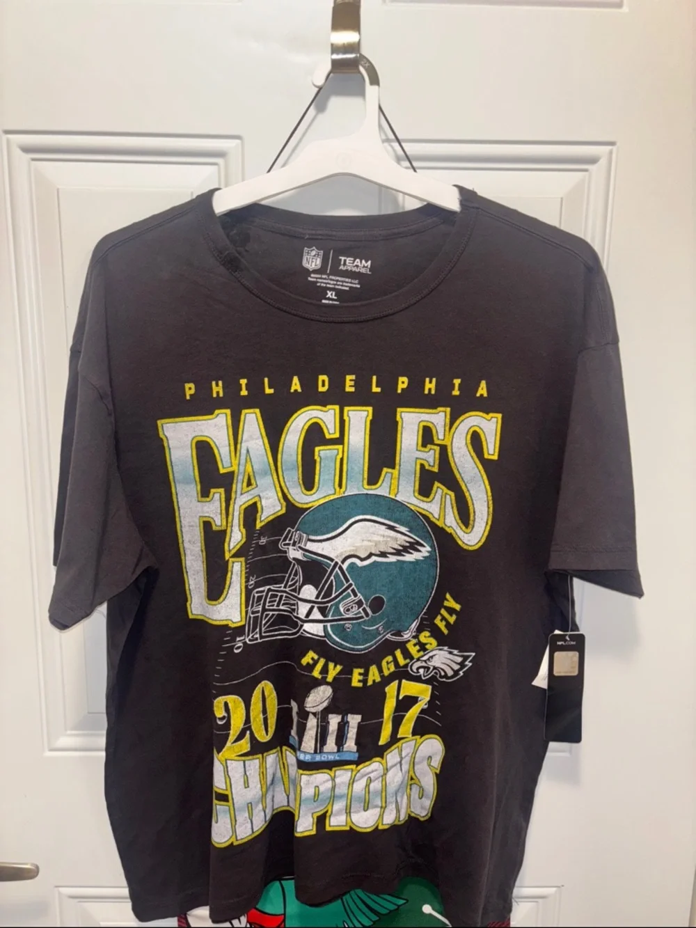 Team Apparel Black Philadelphia Eagles 2017 Champions Graphic Tee - Picture 7 of 8